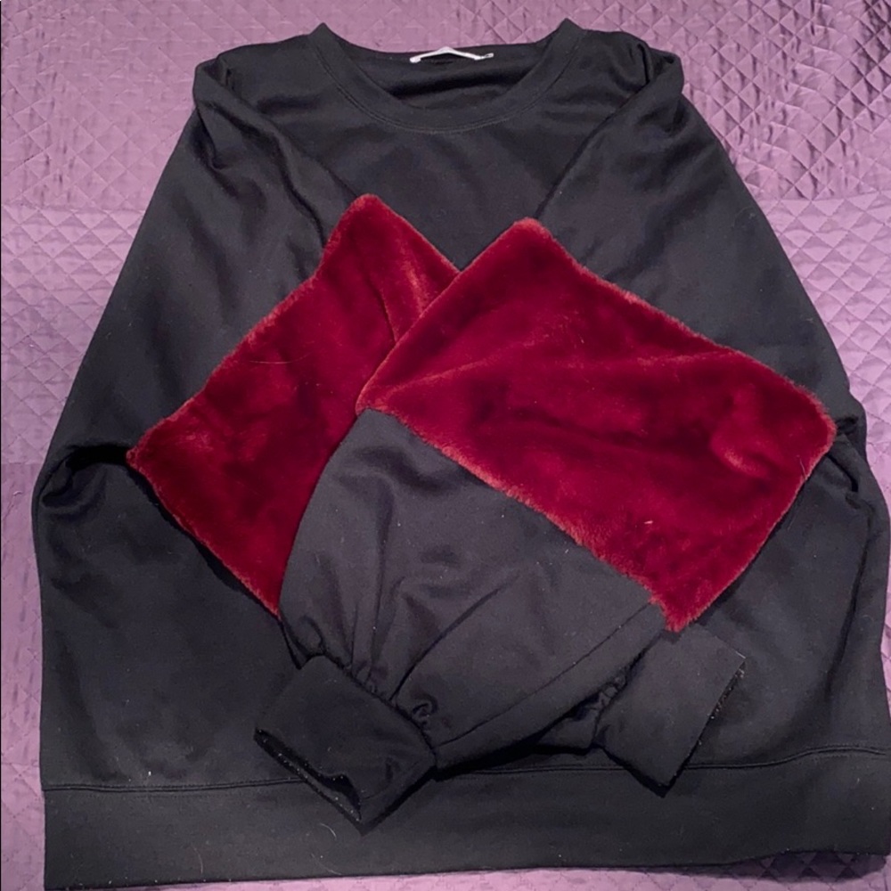 Black Oversized Sweatshirt with Maroon Fur Detail